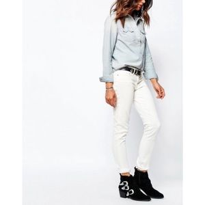 Levi’s 711 Skinny jeans in white